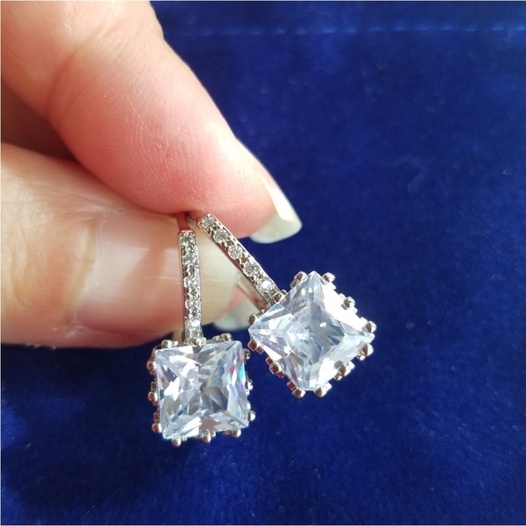 Swarovski Elements 925 Sterling Silver Princess CZ Diamond Solitaire Ring NEW - Picture 5 of 8